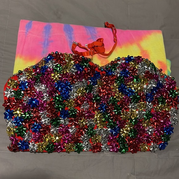 🔔 Holiday Top 🔔 - Picture 2 of 4